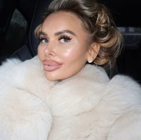 Tampil Glamour di Pemakaman Anak Sendiri, Influencer Ini Dikecam Netizen