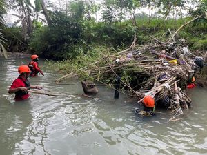 Lansia Hilang Diduga Terseret Arus Sungai Tajum Banyumas