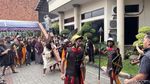 Potret Khidmat Jalan Salib di Gereja Santo Vincentius A Paulo Surabaya