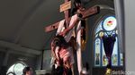 Potret Khidmat Jalan Salib di Gereja Santo Vincentius A Paulo Surabaya