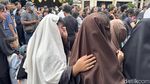 Potret Khidmat Jalan Salib di Gereja Santo Vincentius A Paulo Surabaya