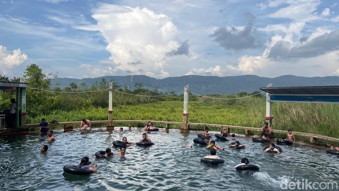 Wisata pemandian Air Soda Parbubu, Tarutung, Kabupaten Tapanuli Utara. (Nanda M Marbun/detikSumut)