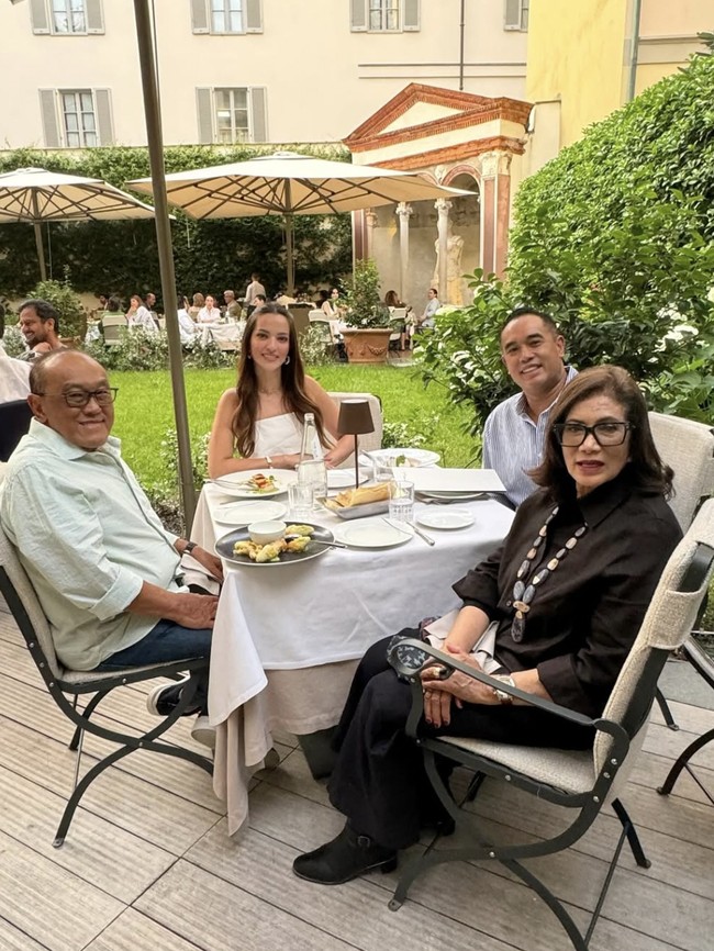 16 Tahun Menikah, Nia Ramadhani dan Ardi Bakrie Tetap Mesra Kulineran Bareng