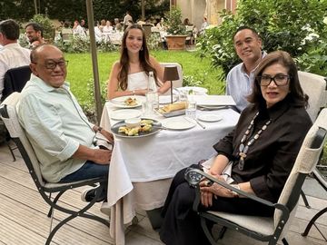16 Tahun Menikah, Nia Ramadhani dan Ardi Bakrie Tetap Mesra Kulineran Bareng