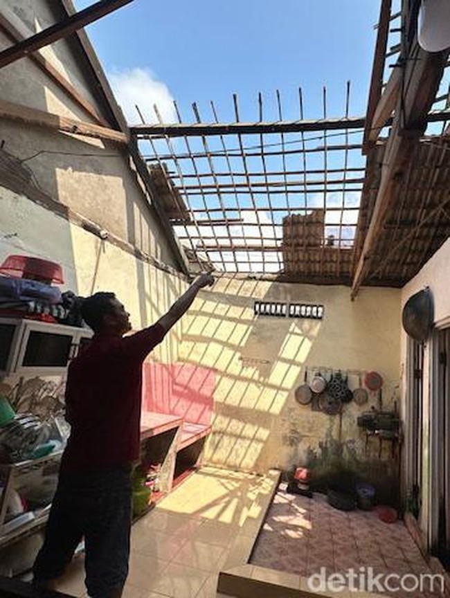 Angin Kencang di Kediri, Atap Rumah Warga Porak-poranda
