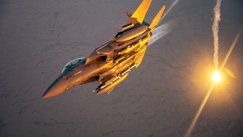 Pada tahun 2026, F-15E adalah pesawat pengiriman senjata nuklir taktis paling mumpuni milik USAF, mampu membawa hingga lima bom nuklir B61 Mod 12.Foto: Wikipedia