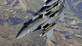 Insiden ini menandai pertama kalinya jet AS jatuh dalam wilayah Iran sejak perang dimulai lebih dari sebulan yang lalu. Sebelumnya, pasukan Kuwait tak sengaja menembak tiga jet tempur F-15E Strike Eagle pada 1 Maret. Foto: Wikipedia