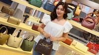 Fay Nabila meminta netizen berhenti mempertanyakan soal suami. Yuk bisa yuk mulai skrg nanya / ngobrolnya yang enak saja, yak oke sip mantab, tulisnya. (Foto: dok Instagram faynabilalxndr)