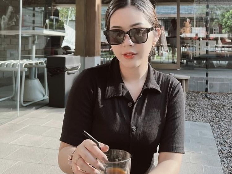 Fay Nabila, Coffee Junkie yang Hobi Berburu Kopi di Kafe Estetik