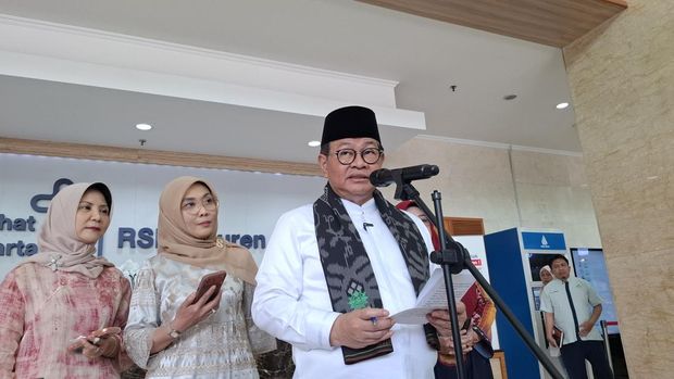 Gubernur Banten Pramono Anung mengecek penanganan keracunan siswa akibat spageti MBG di Jakarta Timur.