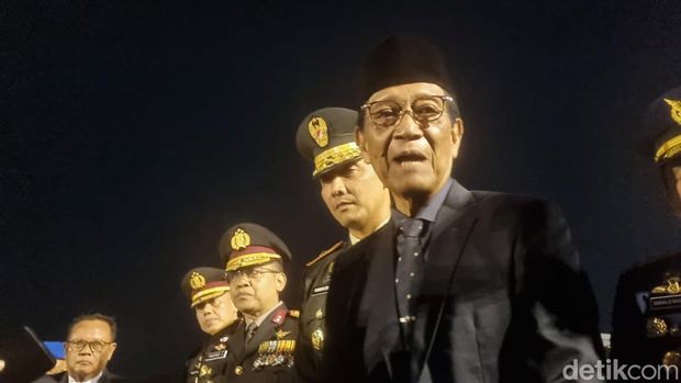 Gubernur DIY Sultan HB X Gubernur DIY Sultan Hamengku Buwono X di Lanud Adisutjipto, Sleman