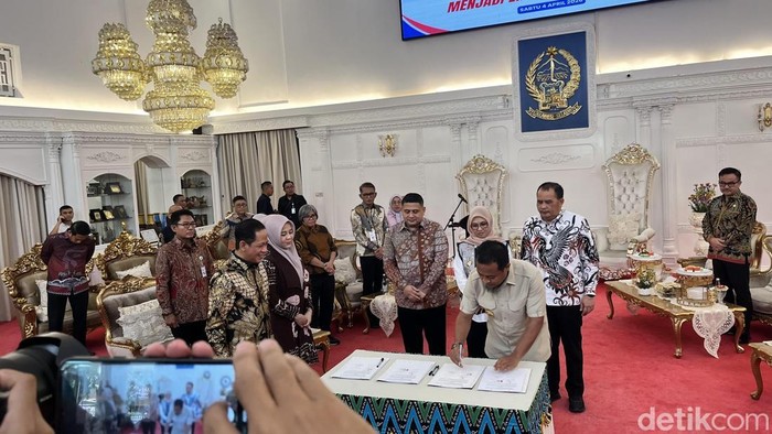 Gubernur Sulsel Andi Sudirman Sulaiman menginisiasi kerjasama pembangunan PSEL yang melibatkan Makassar, Gowa dan Maros.