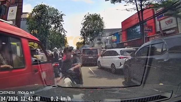 iring-iringan jenazah di Jakarta Utara.