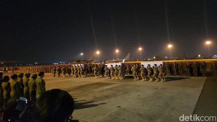 Jenazah 3 prajurit TNI gugur di Lebanon diterbangkan ke daerah asal