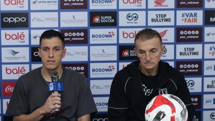 Pelatih Persis Solo Milomir Seslija, dan Pemain Persis Solo Andrei Alba, saat konferensi pers usai laga di di Stadion BJ Habibie, Kota Parepare, Sulawesi Selatan (Sulsel), Sabtu (4/4/2026).