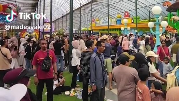 Kepanikan pengunjung Mikutopia usai salah satu wahana patah.