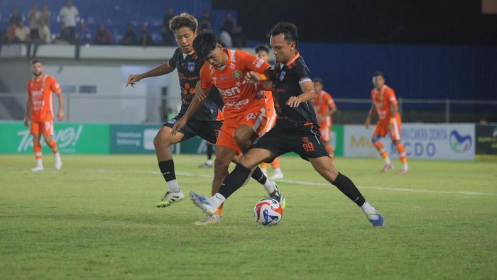 Laga Persiraja melawan Sumsel United
