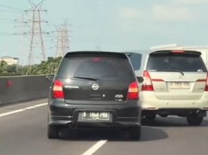 Duduk Perkara Innova Vs Livina Saling Senggol di Tol