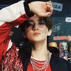 Mark Lee Tampil Solo Perdana di Azerbaijan
