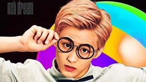 Setelah dua sub-unit itu, Mark diperkenalkan jadi member tertua di NCT DREAM dan debut lewat Chewing Gum (2016). (Foto: SM Entertainment)