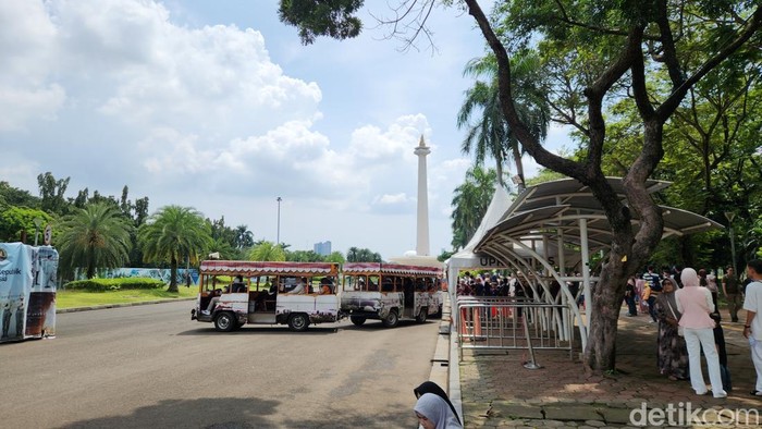 Monas saat long weekend Paskah