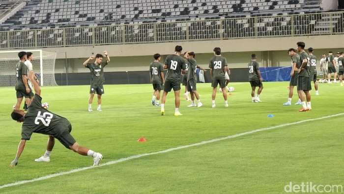 Official training PSS Sleman di Stadion Maguwoharjo, Sleman, Jumat (3/4/2026).