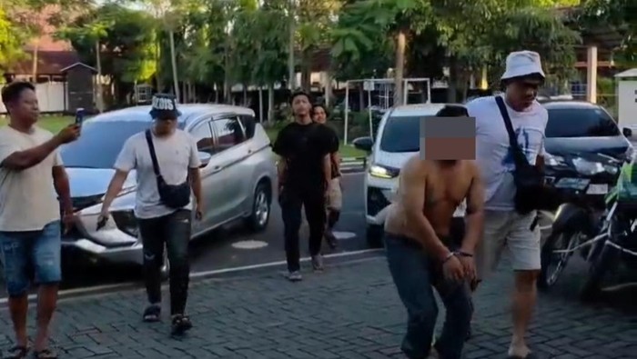 Pelaku perampokan saat ditangkap Satreskrim Polres Jombang