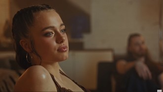 Mirip Angelina Jolie Muda, Visual Shiloh di Video Klip KPop Bikin Takjub