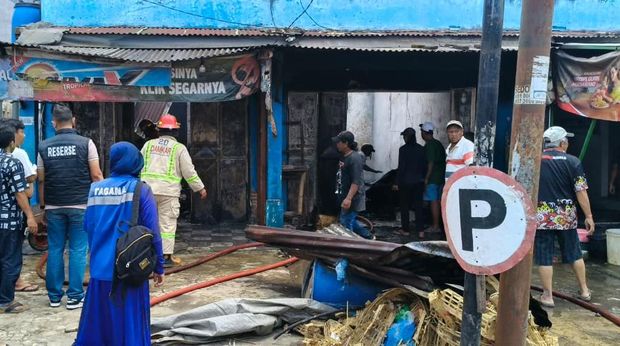 Penanganan kebakaran Pasar Landungsari Malang