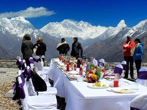 Pendaki Everest Banyak yang Keracunan Makanan, Ternyata Modus Penipuan!