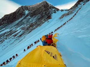 Air Kencing Pendaki Disebut Picu Pencairan 154 Ton Es Everest