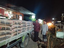 Bupati Bone Sumbang 100 Zak Semen Pembangunan Masjid di Desa Watu