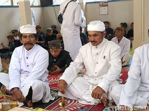 Umat Hindu Tengger Rayakan Hari Saraswati di Bromo