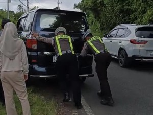 Cerita Polantas Banyuwangi Jadi Montir-Dorong Mobil Saat Ketapang Macet