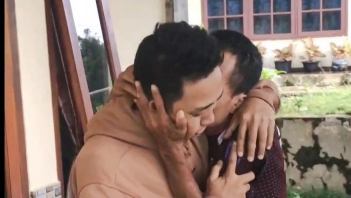 pertemuan haru antara ayah dan anak yang terpisah 18 tahun di KBB