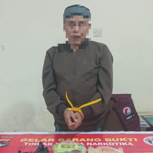 Polres Lombok Timur menangkap seorang pria berinisial T yang diduga menjadi pemasok narkoba jenis sabu-sabu di Pulau Lombok. (Foto: Dok. Polres Lombok Timur)