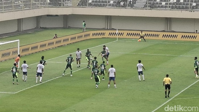 Laga PSS Sleman vs Persipal Palu di Stadion Maguwoharjo, Sleman, Sabtu (4/4/2026).