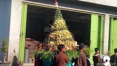 Lestarikan Tradisi, Siswa SD di Pasuruan Antusias Ikuti Gerebek Syawal