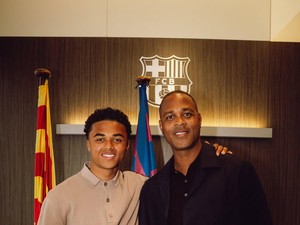 Barcelona Percaya pada Anaknya Patrick Kluivert