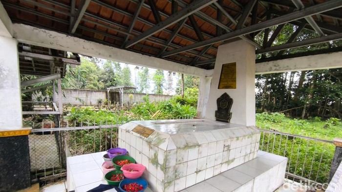 Suasana makam Raja Jacob Ponto di Kuningan