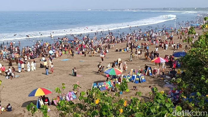 Suasana Pantai Pangandaran