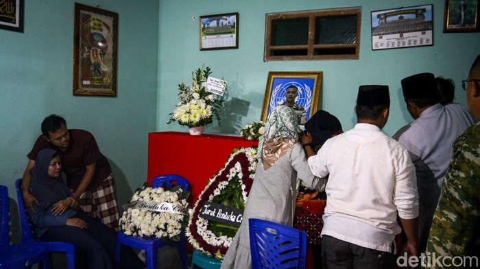 Suasana kedatangan jenazah di rumah duka, Padukuhan Ledok, Sidorejo, Lendah, Kulon Progo, Sabtu (4/4/2026) malam.