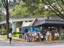 Cerita Warga Nikmati Long Weekend di Monas hingga Ragunan