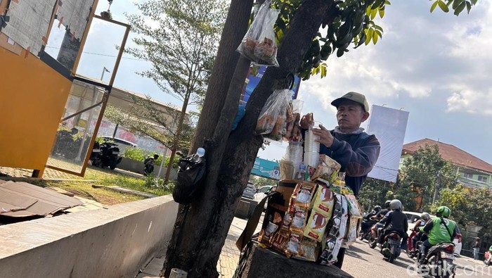 Tatan, penjual kopi di jalanan Bandung