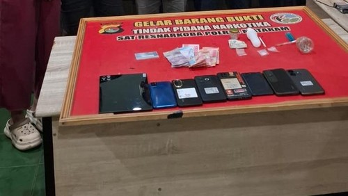 Barang bukti sabu dari lima tersangka yang diamankan Polresta Mataram, Sabtu (4/4/2026).