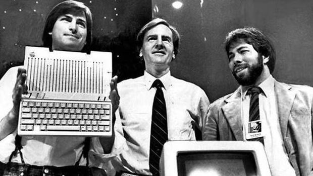 Tiga Pendiri Apple Tiga pendiri Apple, Steve Jobs, Ronald Wayne, dan Steve Wozniak