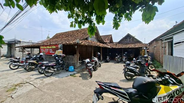 Warkop Mbah Wir Nganjuk 62 Tahun Bertahan di Tengah Gempuran Kafe Kekinian