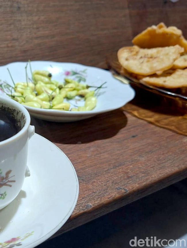 Berdiri 62 Tahun, Warkop Mbah Wir Nganjuk Tetap Ramai di Tengah Kafe Modern