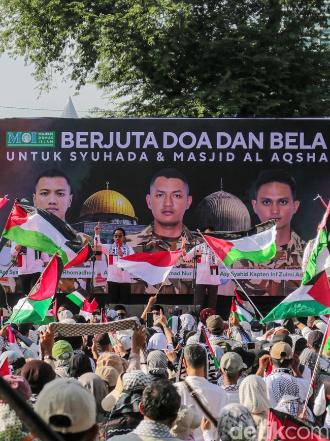 Aksi Massa Gelar Salat Gaib untuk Prajurit TNI Gugur di Kedubes AS