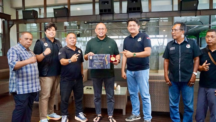All Out Bantu Penanganan Bencana, Andre Rosiade Terima Medal of Honor dari Jaringan Pemred Sumbar
